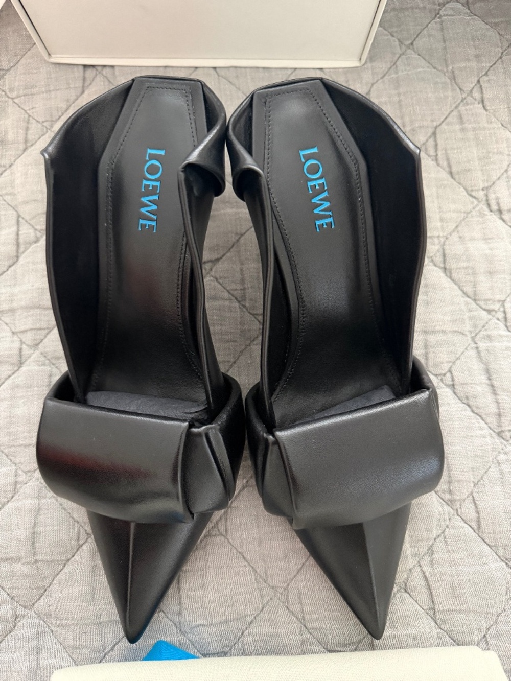 Loewe Origami flap back pump in lambskin